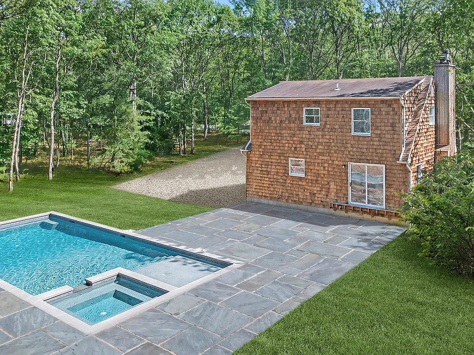 15 Marion Ln