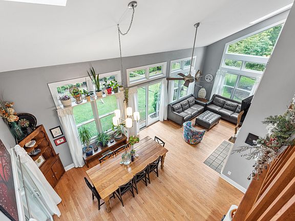 4th image of 10399 Millard Ave