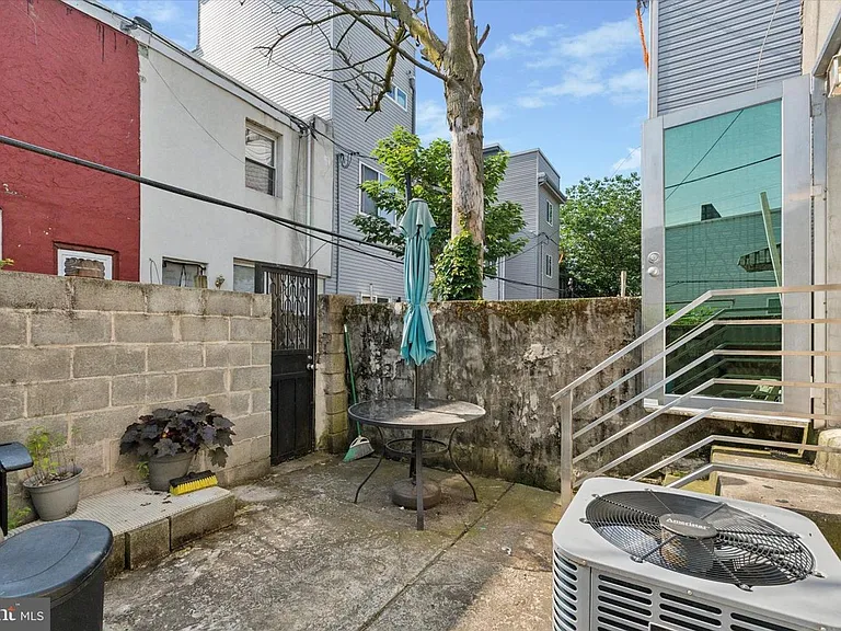 1313 S Stanley St — Photo 12