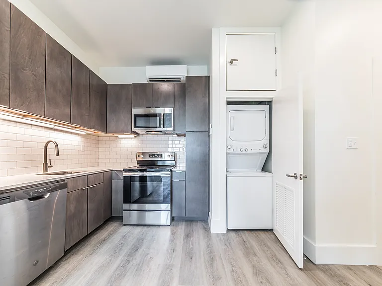 436 E Vermilion St #403 — Photo 5