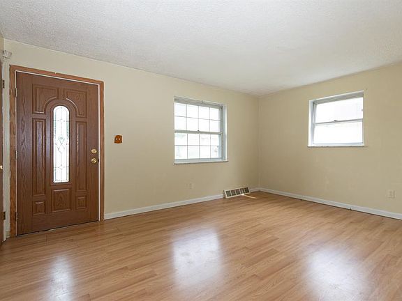 4th image of 5337 Romance Ln
