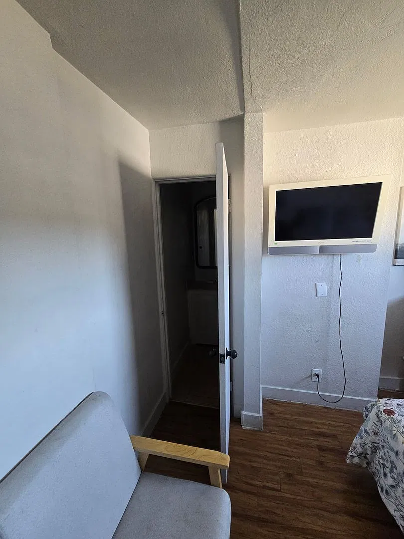 1109 S 1st Street — Photo 4