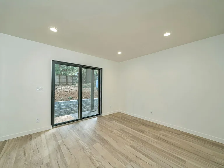 6292 Pine St — Photo 9