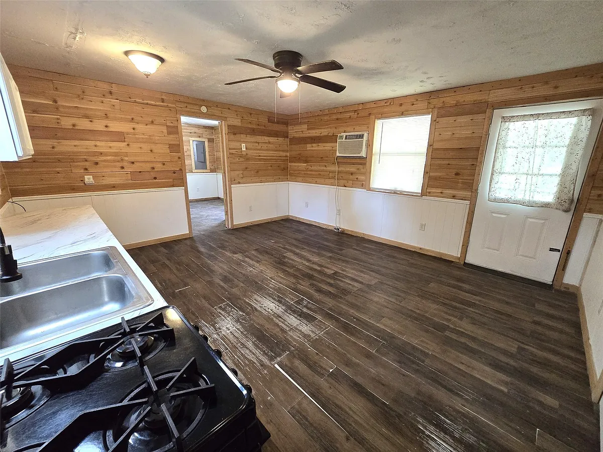 Building Photo - 127 Navaho Trl