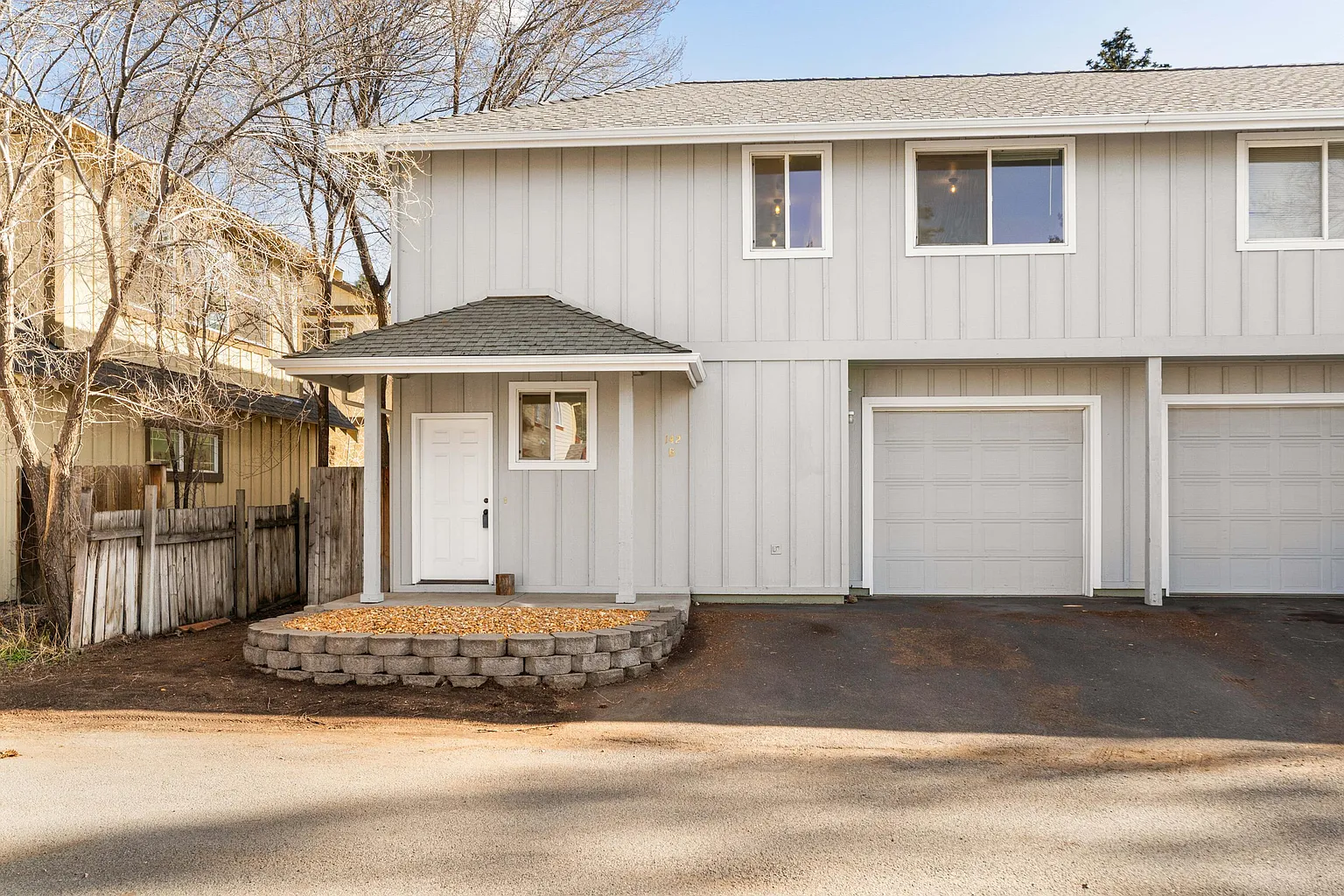 142 SE McKinley Ave photo 1