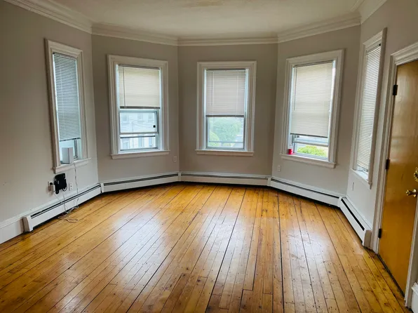 16 Cromwell St APT 4, Providence, RI 02907