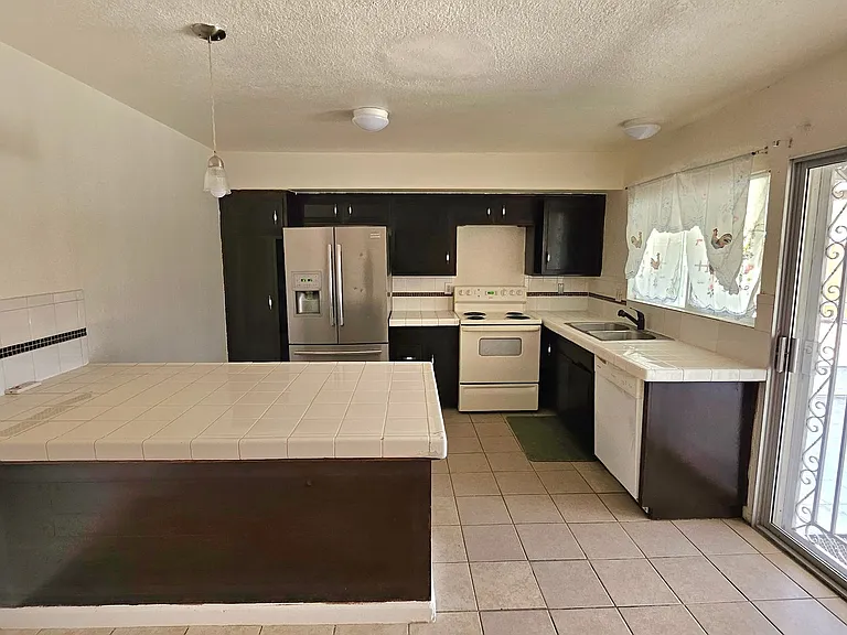 21398 Baldwin Ln — Photo 17