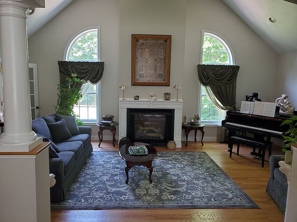 2nd image of 50 Heritage Hill Rd