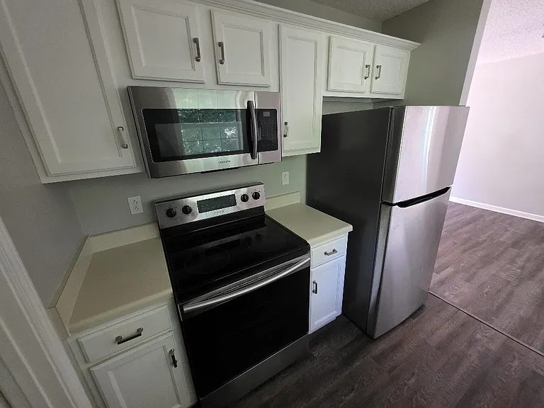 105 Monarch Ln — Photo 5