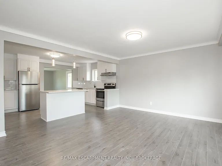 2 Wolfdale Pl #MAIN — Photo 3
