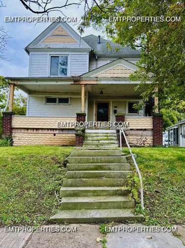 1111 W Erie Ave Photo 1