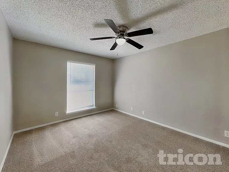 4909 Tiffany Ln — Photo 7