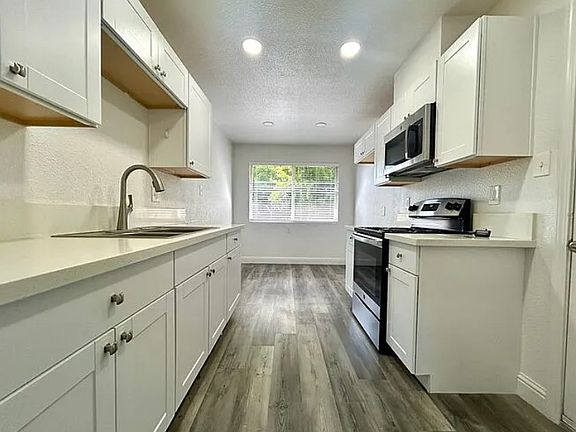 3rd image of 6636 Demaret Dr