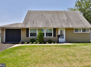 17 Candle Rd, Levittown, PA 19057