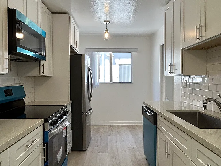 Laufer properties — Photo 23