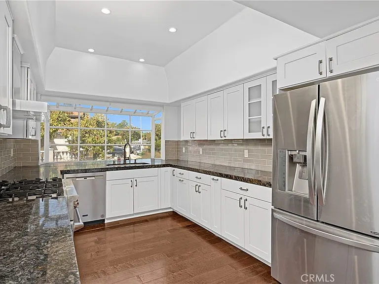 23900 Berdon St — Photo 5