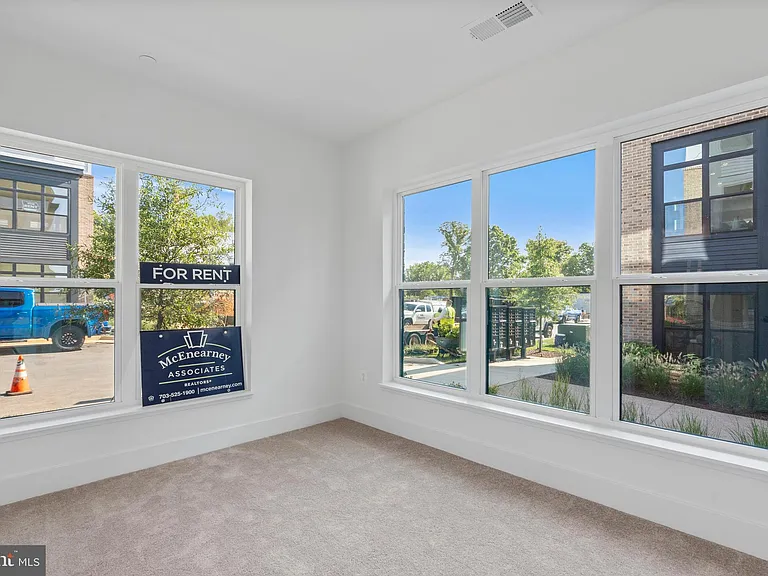 2038 Tysons Ridgeline Rd — Photo 28