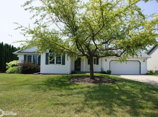 712 Oakwood Dr, Webster City, IA 50595