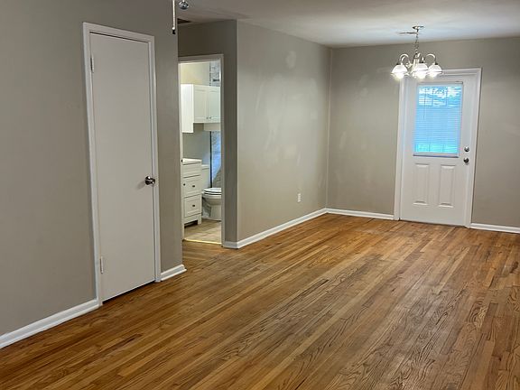 4th image of 2105 Maple Dr