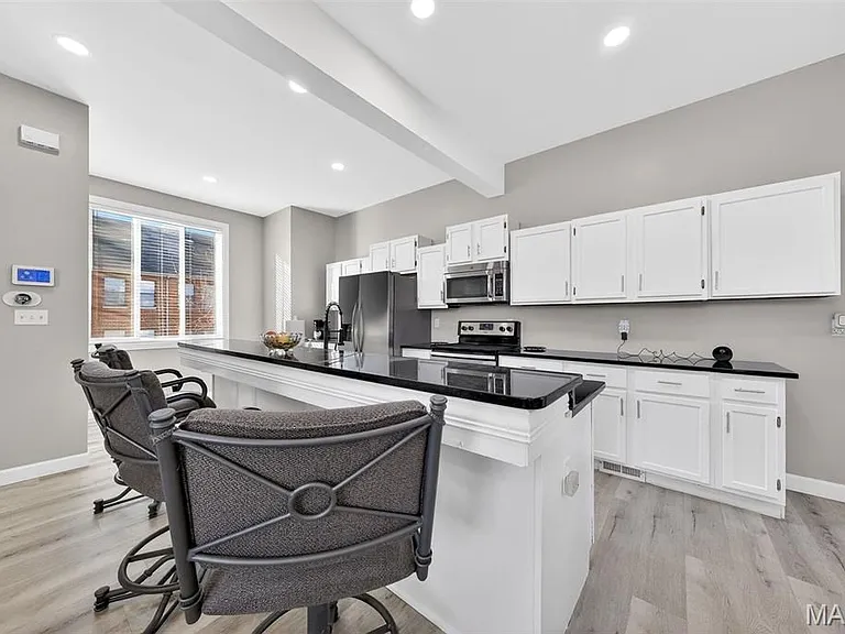 28 Columbus Square Dr — Photo 7