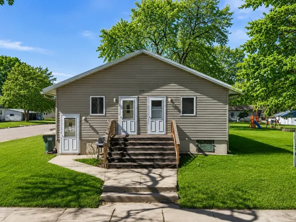 226 3rd Ave S, Brownton, MN 55312