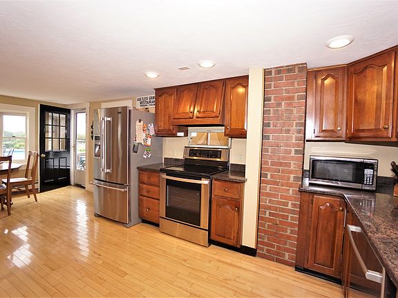 3rd image of 16 Morse St