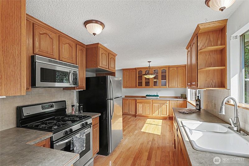 5th image of 11617 7th Avenue SW