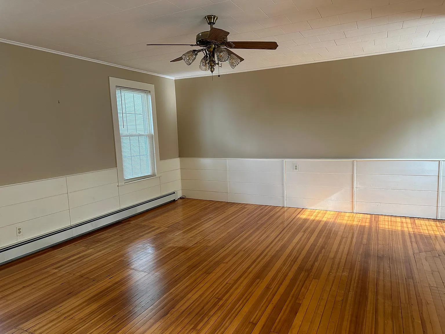 2 bed, 1.5 bath, 850 sqft, $2,300 — Photo 2
