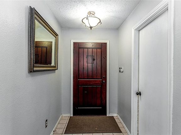 3rd image of 212 Creek Point Ln