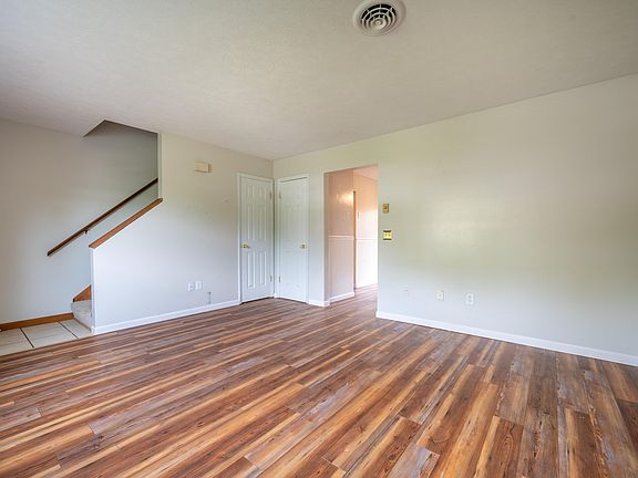 5th image of 1115 Glen Ct #B
