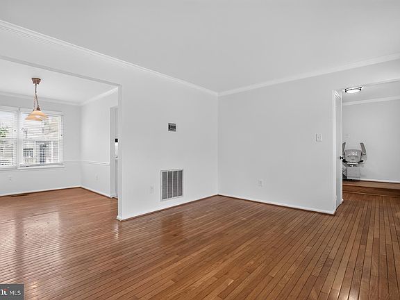 3rd image of 5201 Aldershot Dr
