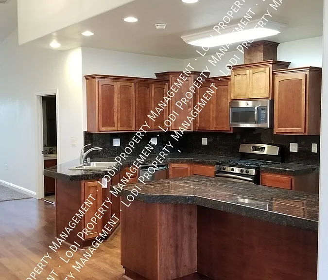 18640 Chestnut St — Photo 26