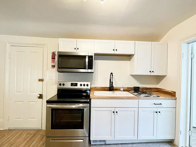 303 E Broadway St — Photo 7