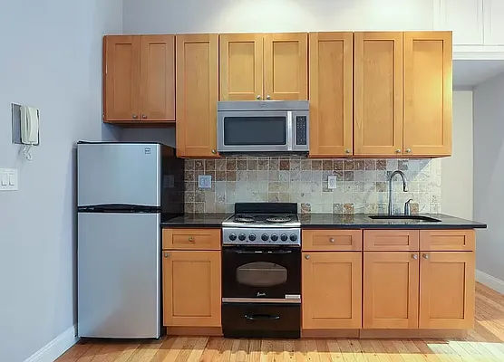 Rented by REAL New York | media 21