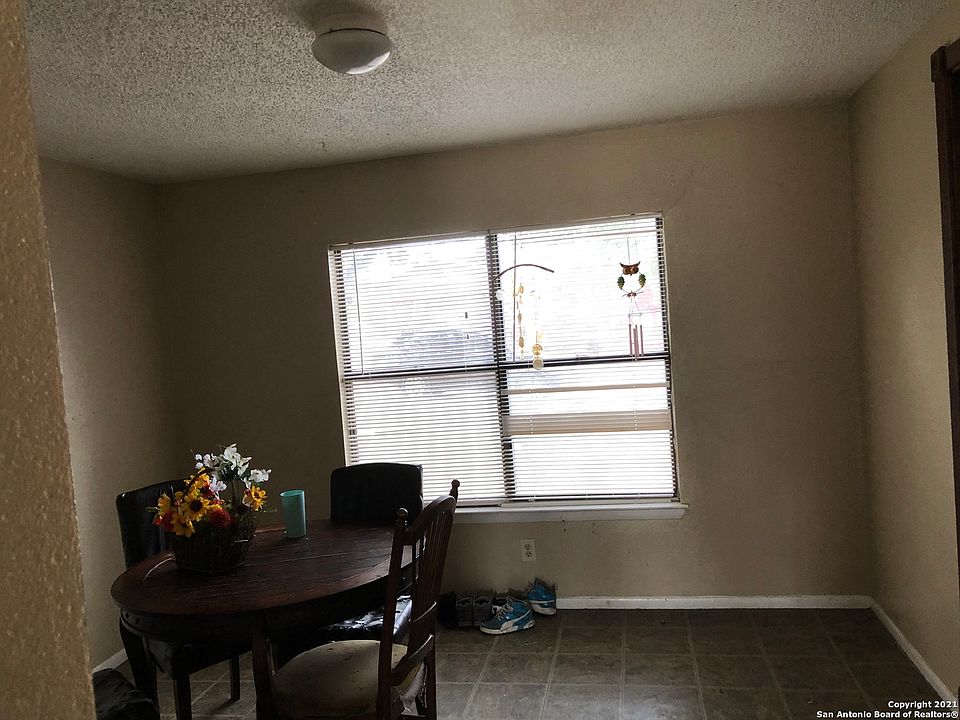 2nd image of 7434 Myrtle Trail