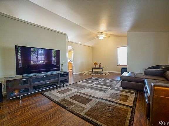 4th image of 1718 56th Ave NE