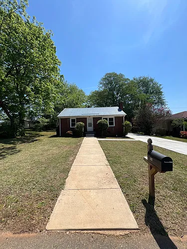 704 Holt St Photo 1