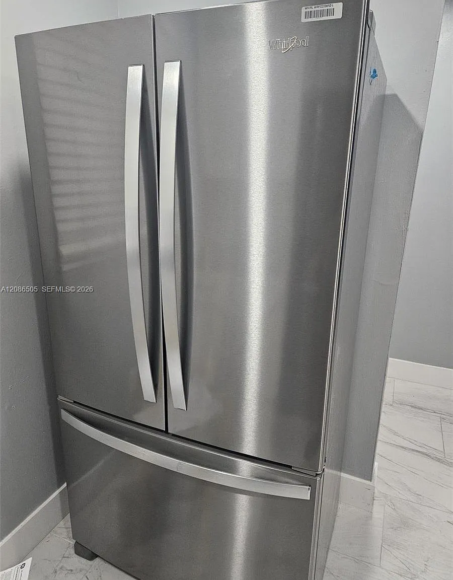 Brookfield Square Condo — Photo 4