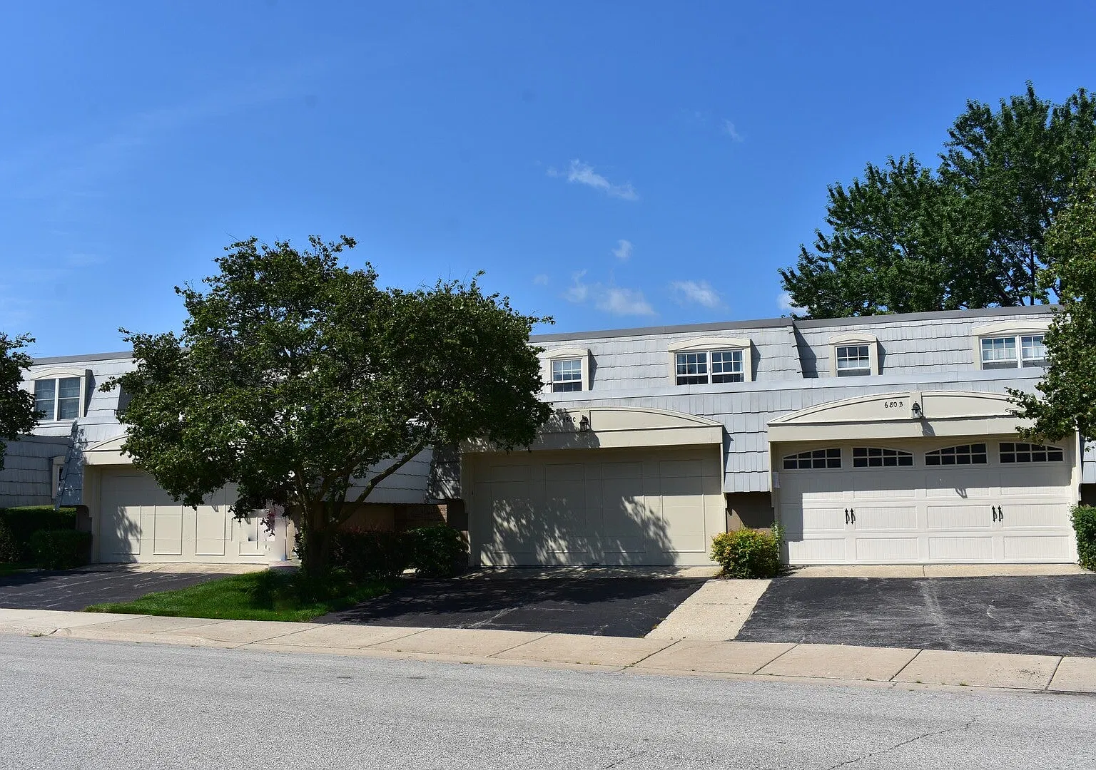 3 bed, 2.5 bath, 1680 sqft, $3,900 — Photo 1