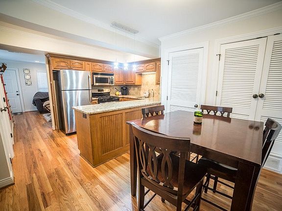 2nd image of 4000 Oak St APT 27