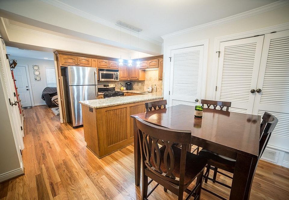 1st image of 4000 Oak St APT 12