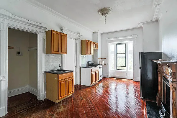 Rented by Avenues Real Estate | media 11