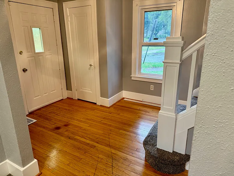 290 Voorheis St — Photo 5
