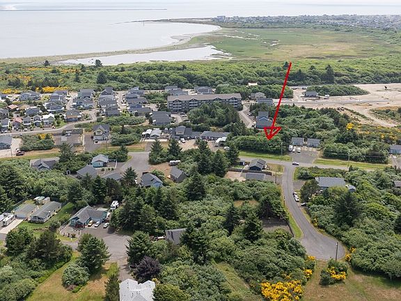 3rd image of 281 Marine View Drive SW