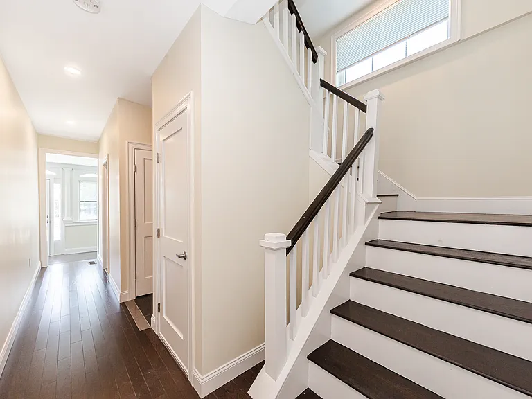 120 Jerome St — Photo 18