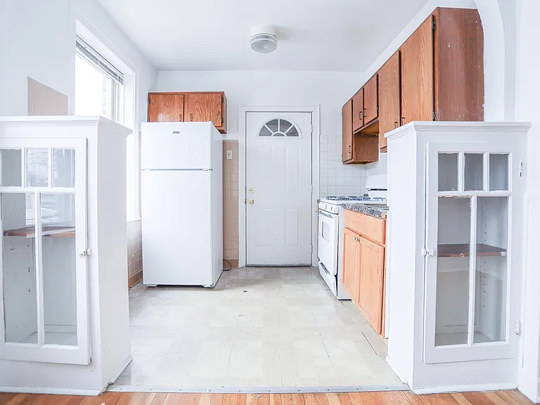 4730 W Addison St #1B — Photo 4