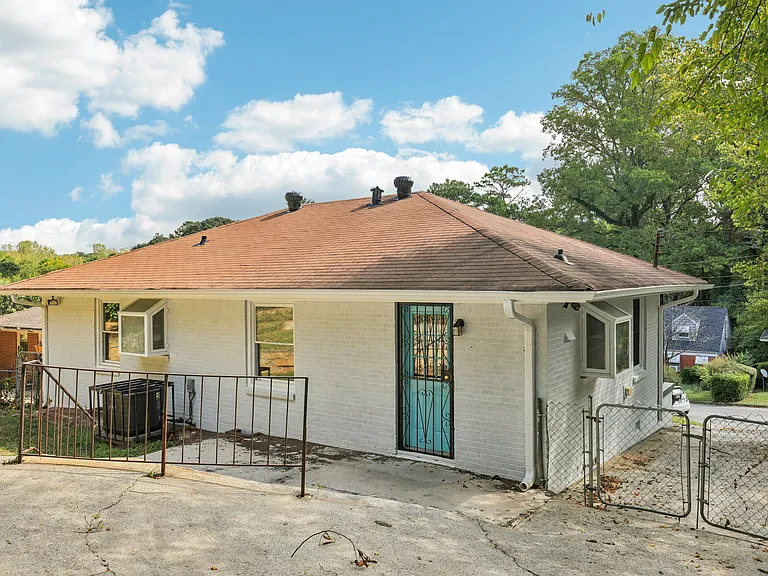822 Gertrude Pl NW — Photo 3