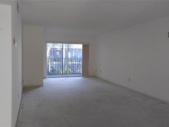 3rd image of 820 Virginia St APT 205