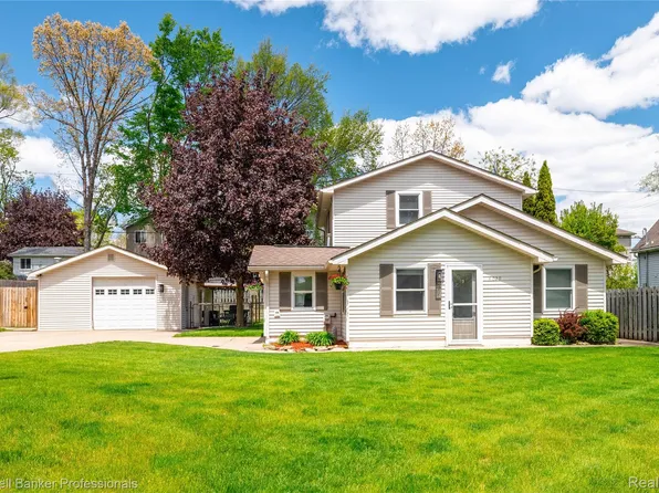4020 Totem Ln, Waterford, MI 48328