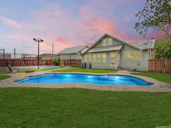 130 W Schulz St, Marion, TX 78124
